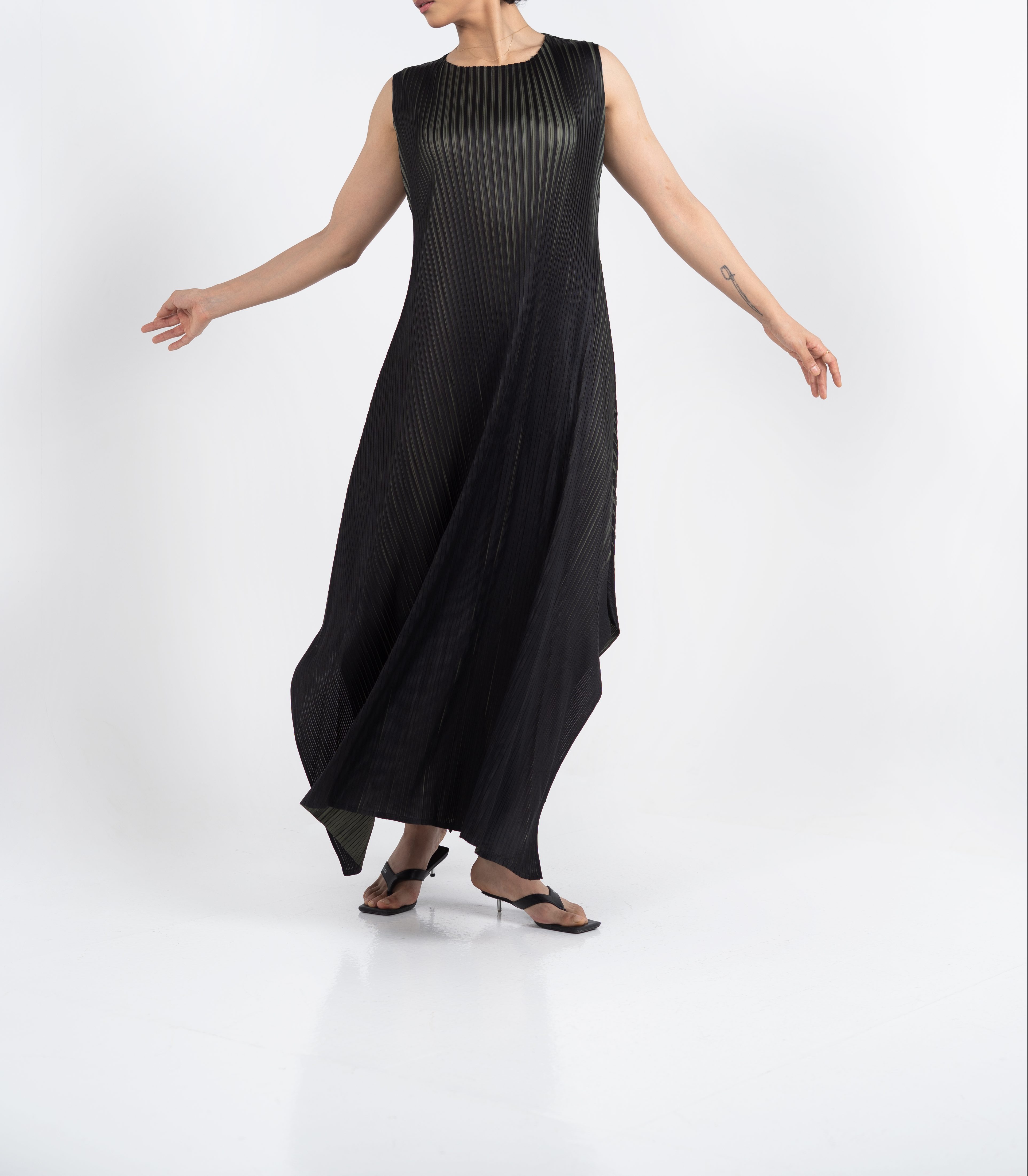 PRE FALL Green pleated dress - Image 4
